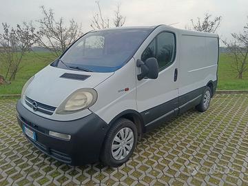 Opel Vivaro anno 2001