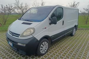 Opel Vivaro anno 2001