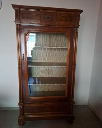 Mobile antico in noce