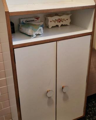 mobile bagno in legno