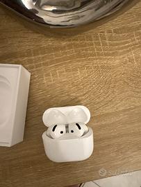 Air pods 4 con cancellazzione è garanzia