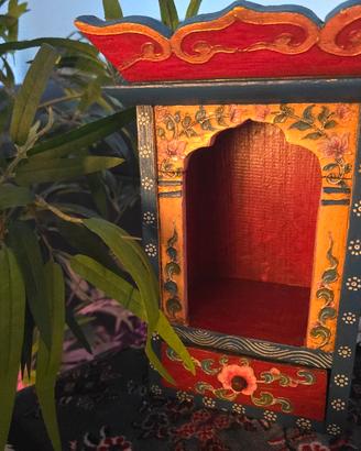Altare Nepalese in Legno Dipinto a mano