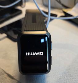 Smartwatch Huawei Watch D di colore nero.