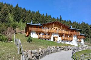 4 LOCALI A PINZOLO