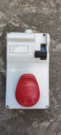Presa elettrica interbloccata da quadro BTicino