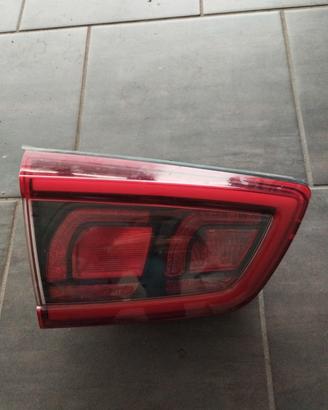 Kia Niro 2018 faro post int sx