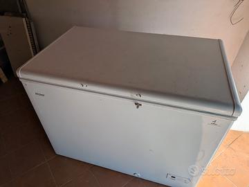 Congelatore a pozzetto  Haier 310Lt