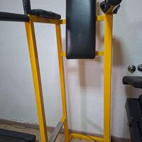 Power tower ideale per allenare gli addominali