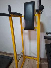 Power tower ideale per allenare gli addominali