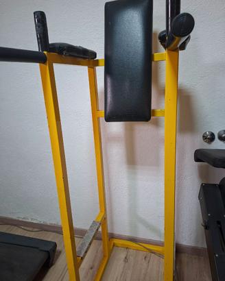 Power tower ideale per allenare gli addominali
