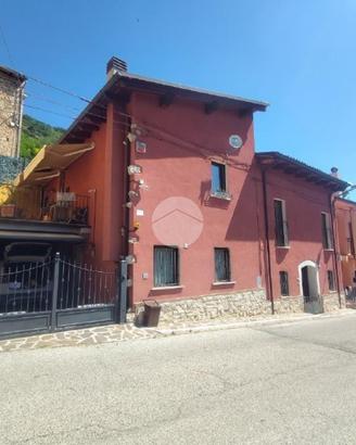 3 LOCALI A L'AQUILA