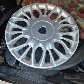 3 cerchi con copricerchi ypsilon 2015. No perdite 