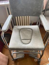 Sedia comoda con wc per anziani