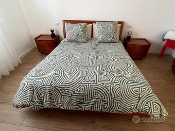 Camera da letto completa in legno di ciliegio