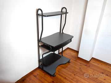 Scrivania in legno nero con rotelle