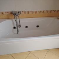 lavabo bagno e vasca idromassaggi 