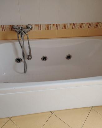 lavabo bagno e vasca idromassaggi 