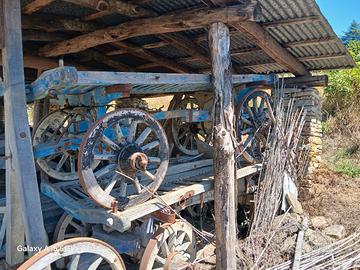 carri agricoli antichi in legno