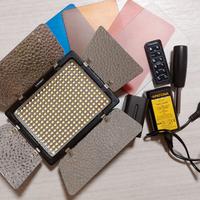 Luce LED Yongnuo YN300 II con filtri e batterie