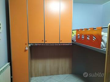 cameretta soppalco con scala contenitori