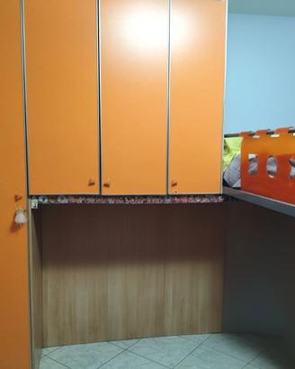 cameretta soppalco con scala contenitori