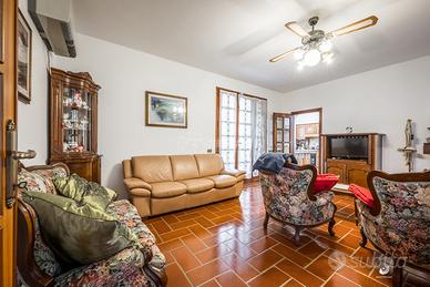 Villa unifamiliare di ampie metrature su due livel