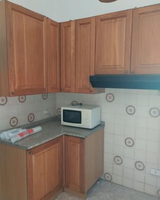 Mobili e lampadari per arredo cucina.