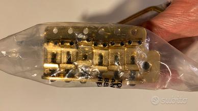 Fender Stratocaster bridge gold nuovo confezionato