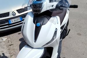 PIAGGIO BEVERLY 400 HPE