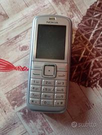 Nokia grigio con carica batterie