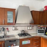 cucina  gatto con tavolo e 6 sedie