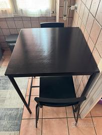 Tavolo Alto + 2 Sgabelli da Bar IKEA