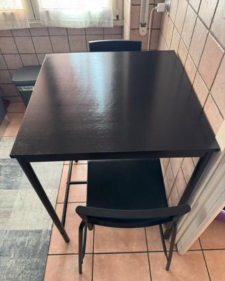 Tavolo Alto + 2 Sgabelli da Bar IKEA