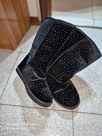 Stivaletti neri con strass