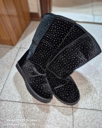 Stivaletti neri con strass