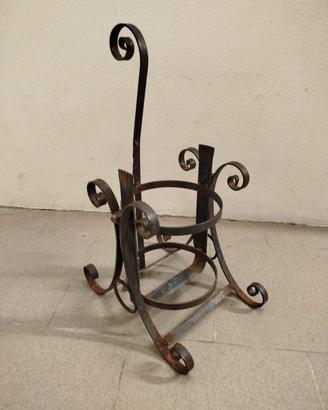 Porta vaso vintage in ferro battuto 