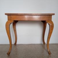 Piccolo tavolo in legno tipo radica