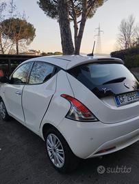 Lancia ypsilon hybrid 