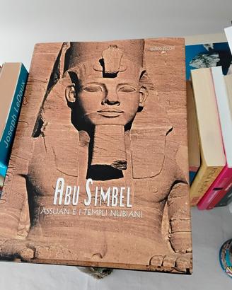 libro Abu Simbel con fotografie dei templi 