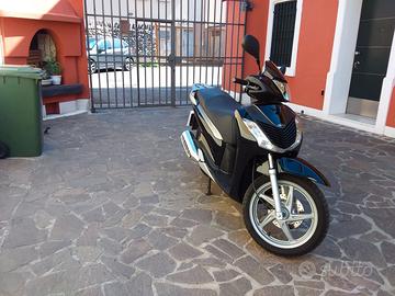 Scuter honda sh 125 anno 2010 km 27900