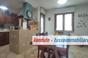 Appartamento di 158 m² con 4 locali e box auto a O