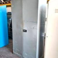 armadietto porta scope usato