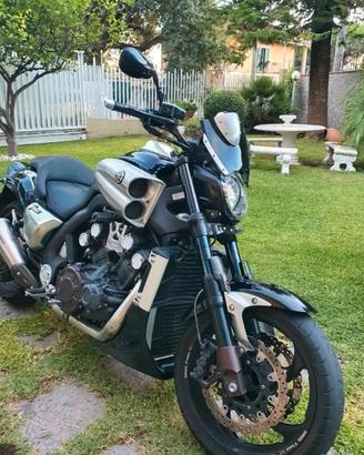 Componenti AGRAS per Yamaha VMAX 1700