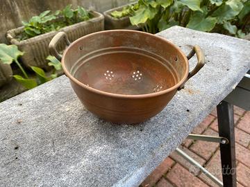 Scolapasta in rame vecchio