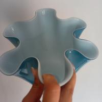 Vaso decorativo in vetro – blu e bianco,