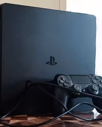 Ps4 Slim + 4 giochi + controller e cavi
