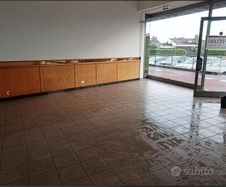 Al Centro Commerciale Rio