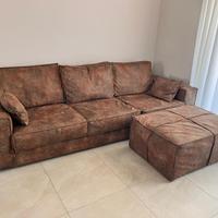 Divano + Pouf spazioso e comodo – come nuovo!