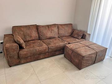 Divano + Pouf spazioso e comodo – come nuovo!