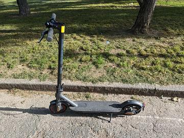 Monopattino Elettrico Xiaomi MI scooter PRO 2